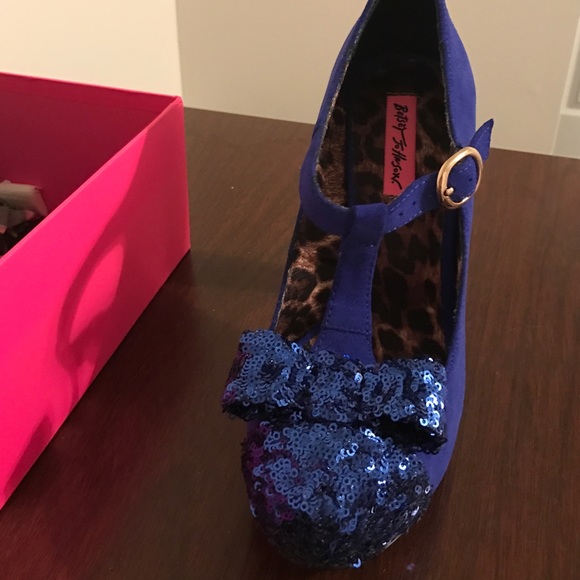Blue suede Betsey Johnson heels - Picture 2 of 4