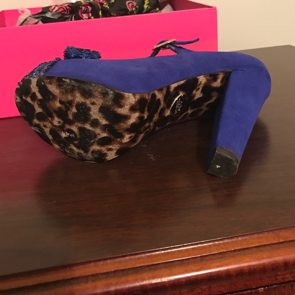 Blue suede Betsey Johnson heels - Picture 3 of 4