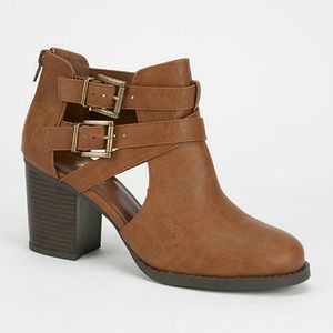 CHUNKY HEEL ROUND TOE BOOTIE
