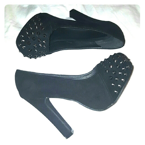 STUD TOE PLATFORM PUMPS FROM TORRID SIZE 8W