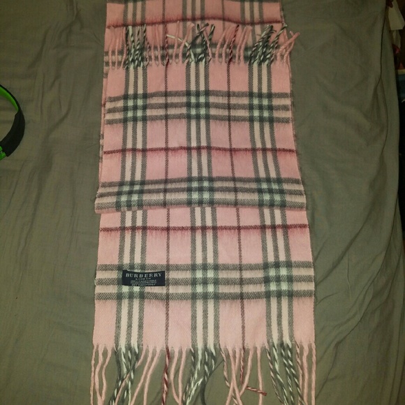 Burberry Cashmere scarf  (pink) - Picture 1 of 4