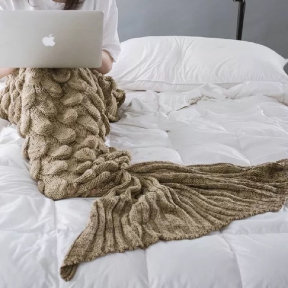 || Mermaid Tail || Knit 3D Scales Blanket - Picture 2 of 4