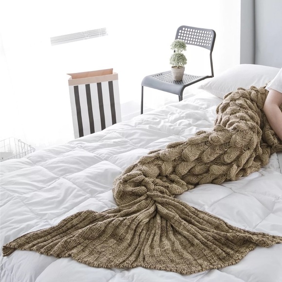 || Mermaid Tail || Knit 3D Scales Blanket - Picture 4 of 4