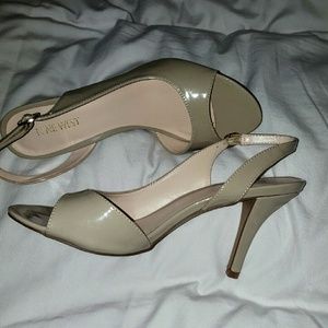 NINE WEST NUDE SLINGBACK HEELS SIZE 8.5