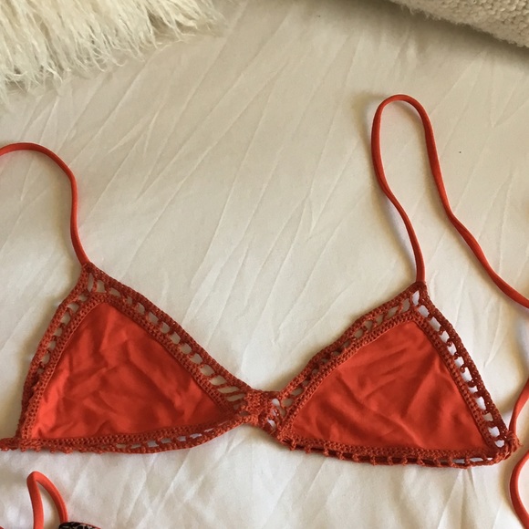 Acacia Andy Top Hibiscus