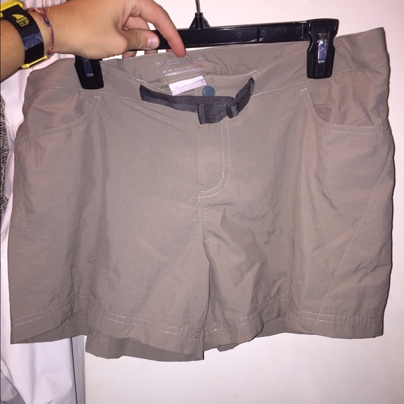 Columbia Khaki Shorts - Large