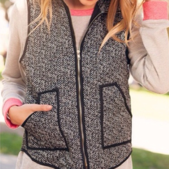 LAST ONE! Herringbone quilted black and white vest - Picture 2 of 4