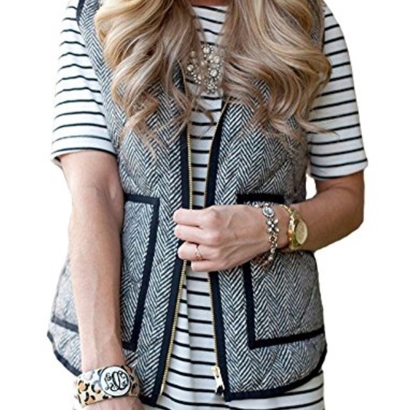 LAST ONE! Herringbone quilted black and white vest - Picture 3 of 4