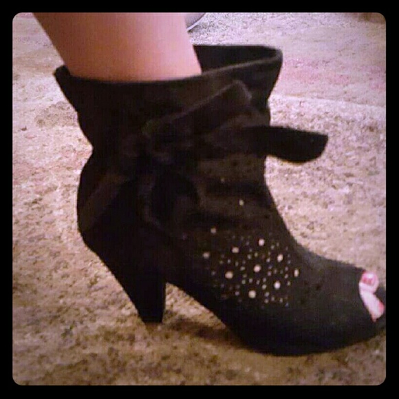 Black booties - Picture 1 of 1