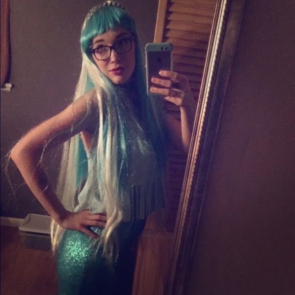My name is Sarah, welcome to my virtual closet! - Picture 1 of 1