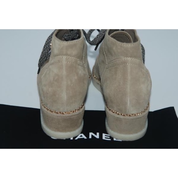 CHANEL 15B NWOB BEIGE SUEDE HEEL BOOTIES SZ 38.5 - Picture 4 of 4