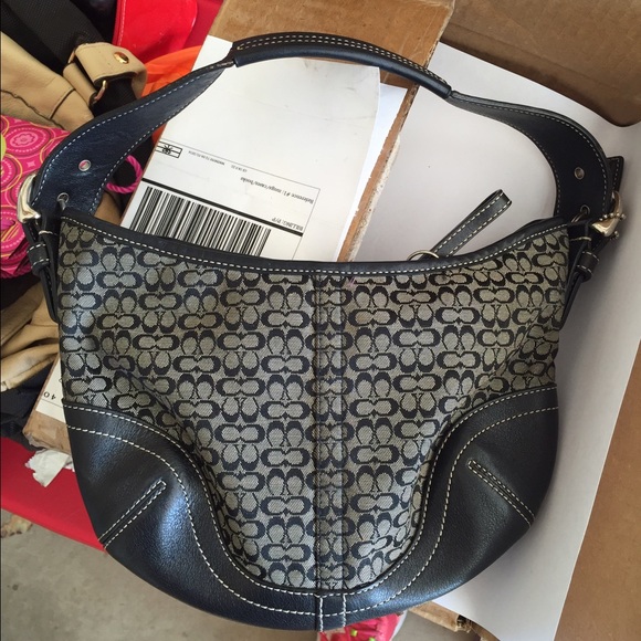 Authentic Coach small hobo with classic C design - Picture 2 of 2