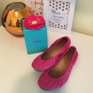 Tieks, Size 8 Fushia