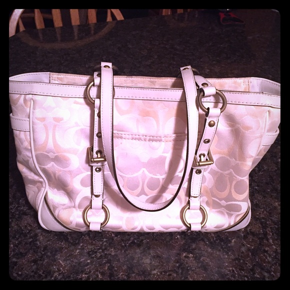 Medium cream Coach bag