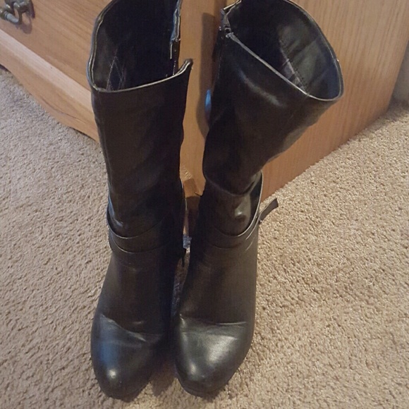 Maurices black heeled boots