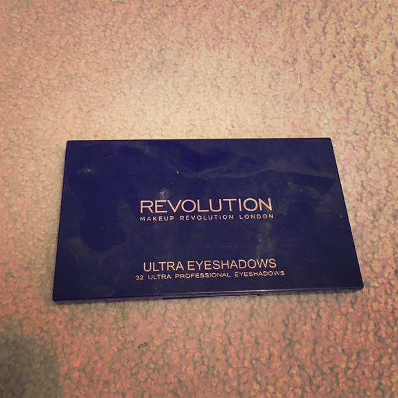 Makeup revolution mermaids forever palette
