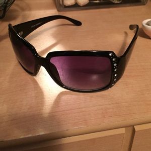Black Steve Madden sunglasses