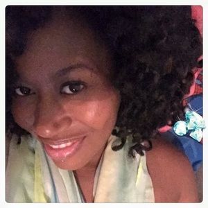 Meet your Posher, Ebony