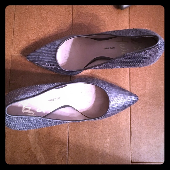Nine West Sequin Silver Pumps. Size 8.5