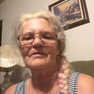 Meet your Posher, Lois