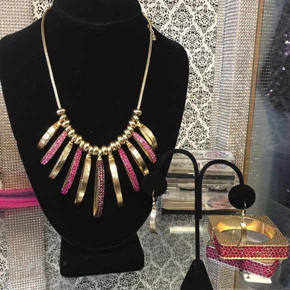 Imagine Boutique Necklace & Earring Statement Set