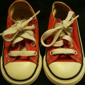 Red infant converse size 5c