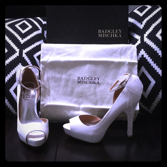 Badgley Mischka Zakia Open-Toe Pump, White, Sz 7.5 - Picture 1 of 4