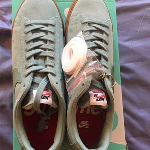 SB x NIKEE x SUPREME collaboration sz 13