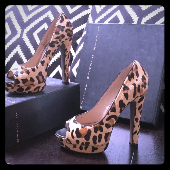 Leopard Print Platform Peep Toe Pumps Sz 7.5