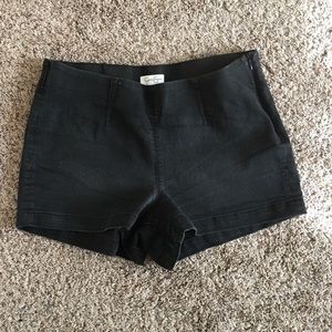 Jessica Simpson shorts👍🏾