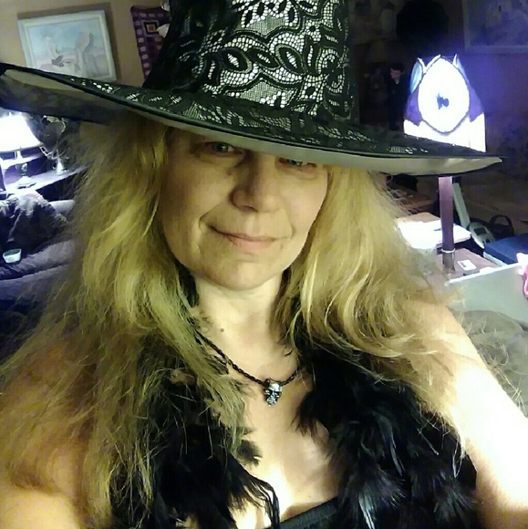 Meet your Posher, Jackie Marie - Picture 2 of 4