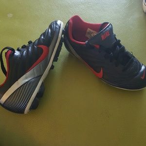Nike boys 12.5 cleats