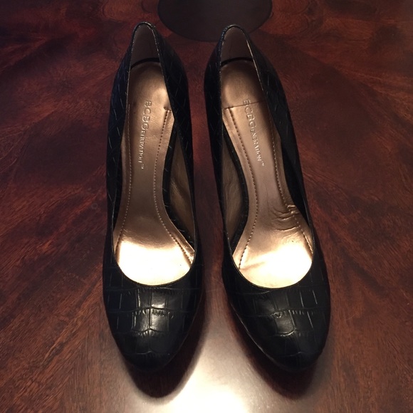  Bcbggeneration platform black snakeskin pump - Picture 2 of 4