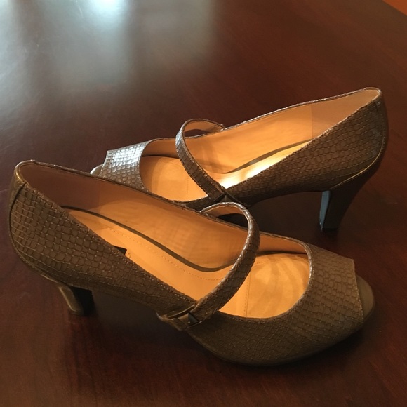 Stylish grey-patterned peep-toe heels w sexy strap