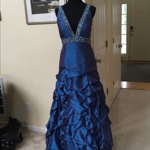 NWT Flirt Maggie Sottero Sequin Beaded Halter gown
