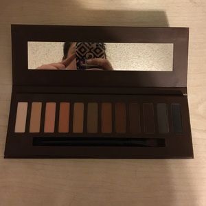 Makeup Works Matte Eye Shadow Pallet