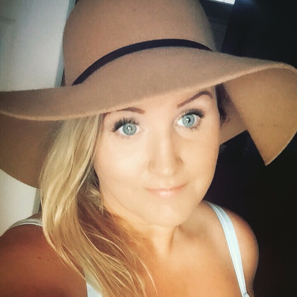 Meet your Posher, Crystal