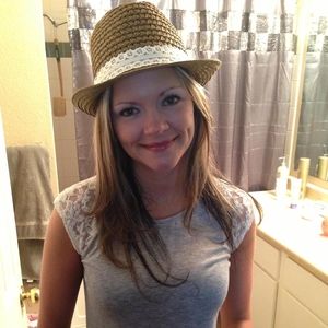 Meet your Posher, Ashley