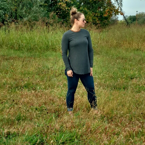 SOFT Ribbed Knit Hi-low Top w/Suede - Picture 3 of 4