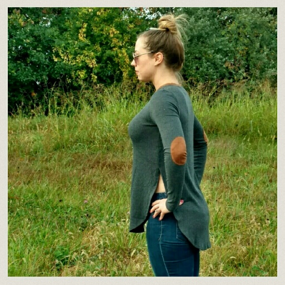 SOFT Ribbed Knit Hi-low Top w/Suede - Picture 2 of 4