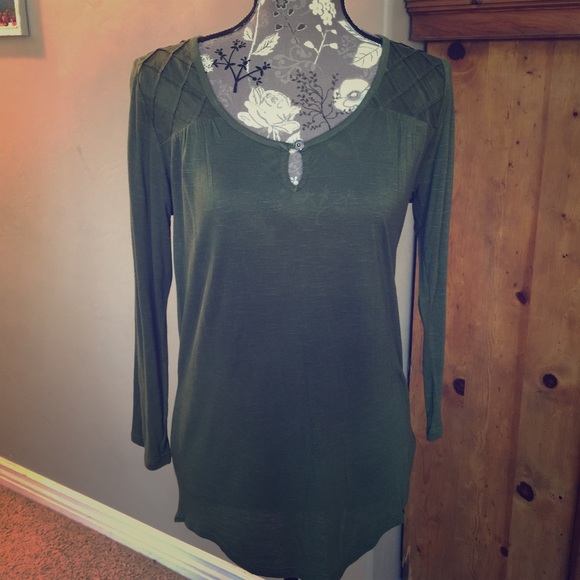 Lucky Brand long sleeve top. Size M