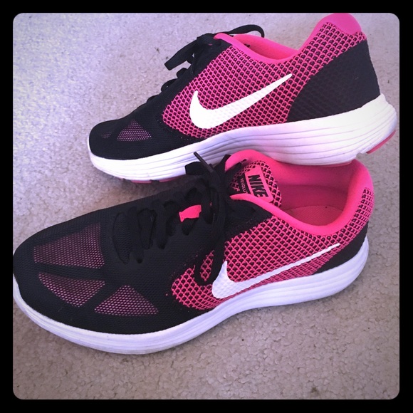 Nike pink and black gym shoes
