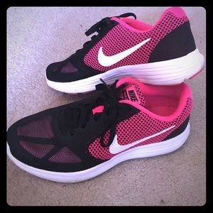 Nike pink and black gym shoes