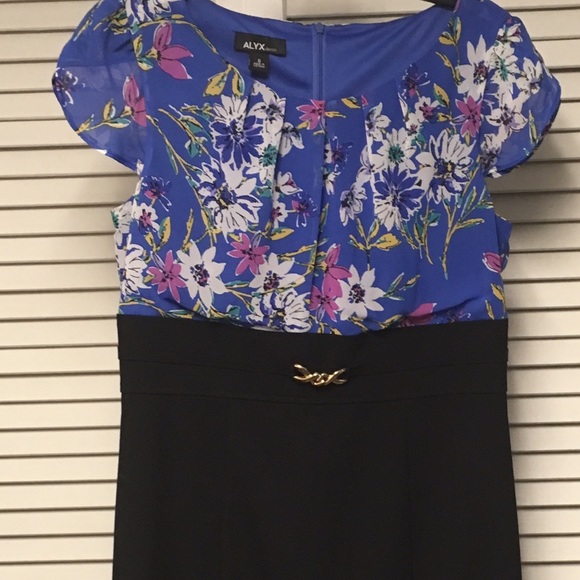 Dress - Picture 4 of 4