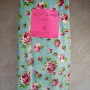 Betsey Johnson Blue Roses Twin Size Plush Throw