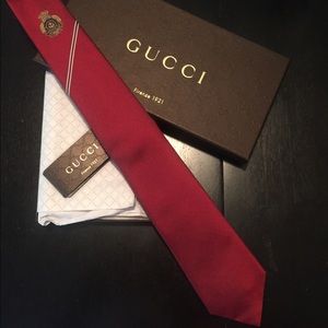 New GUCCI Anchor Crest 100% silk tie