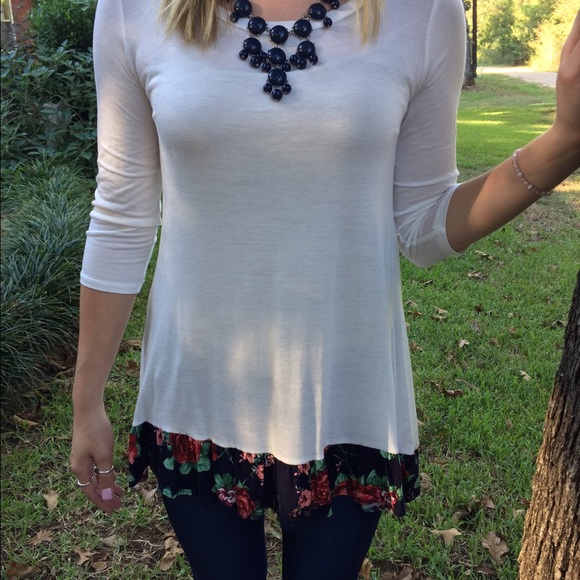 Cream and Navy Floral Ruffle Top - Picture 4 of 4