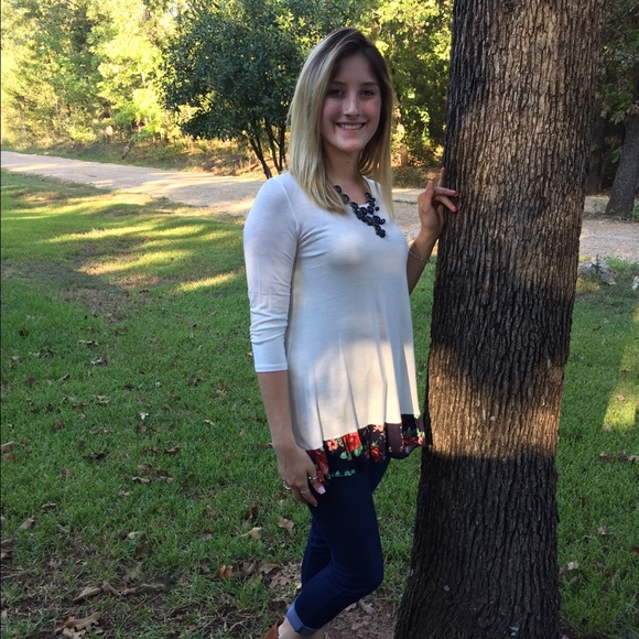 Cream and Navy Floral Ruffle Top - Picture 2 of 4