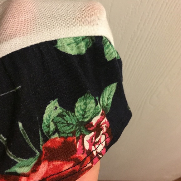 Cream and Navy Floral Ruffle Top - Picture 3 of 4