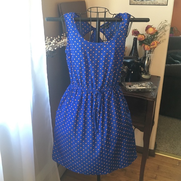 Polka dotted dress with pockets